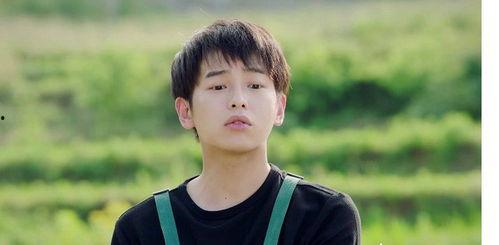 娱乐吃瓜酱质疑男生,男生为何成为热议焦点？